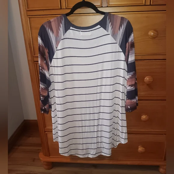 *NWT* Maurices Maroon & White Striped Quarter Sleeve Top. Size XL. - Picture 2 of 4